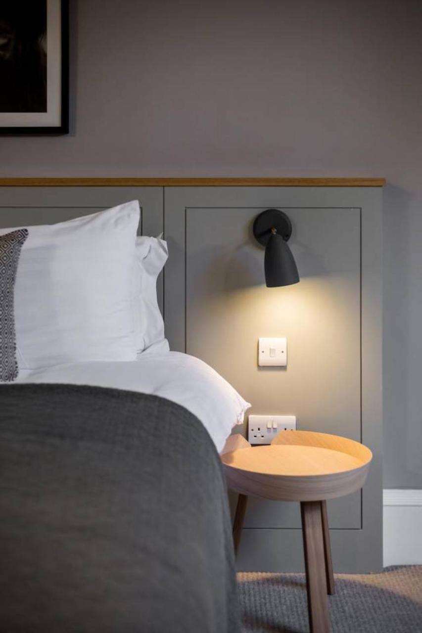 Joivy Luxurious 2Br Home Near Haymarket Station Edinburgh Exterior photo