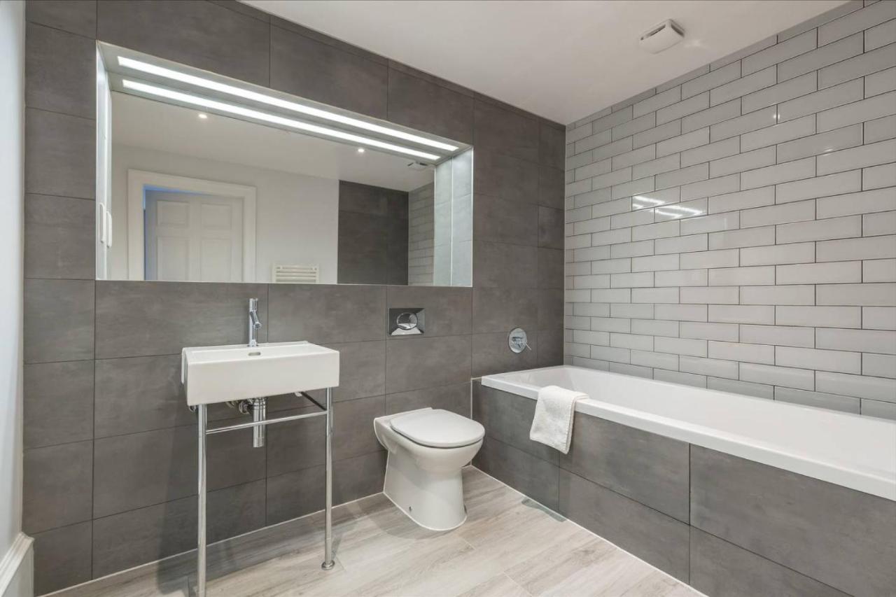 Joivy Luxurious 2Br Home Near Haymarket Station Edinburgh Exterior photo